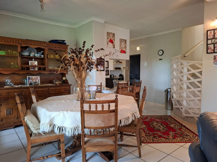 4 Bedroom Property for Sale in Wavecrest Eastern Cape